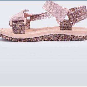 MINI MELISSA
PAPETTE + RIDER
YOUTH